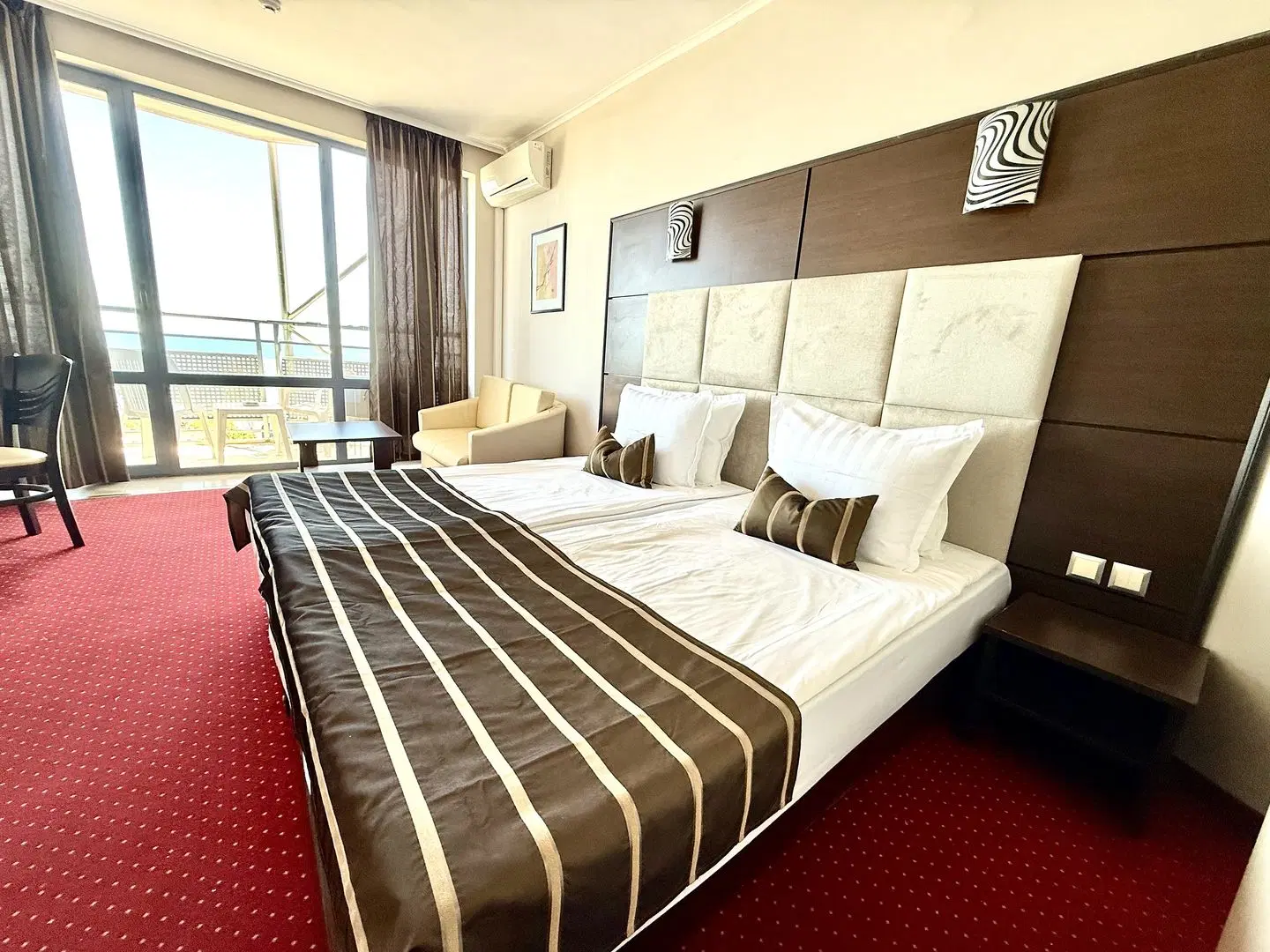 Royal Hotel ROOM_EXAMPLE