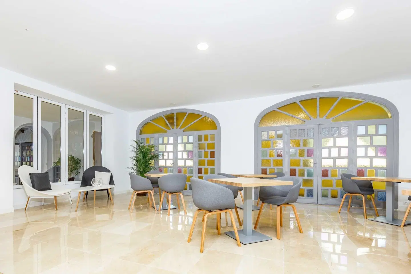 Rey Carlos LOUNGE_LOBBY