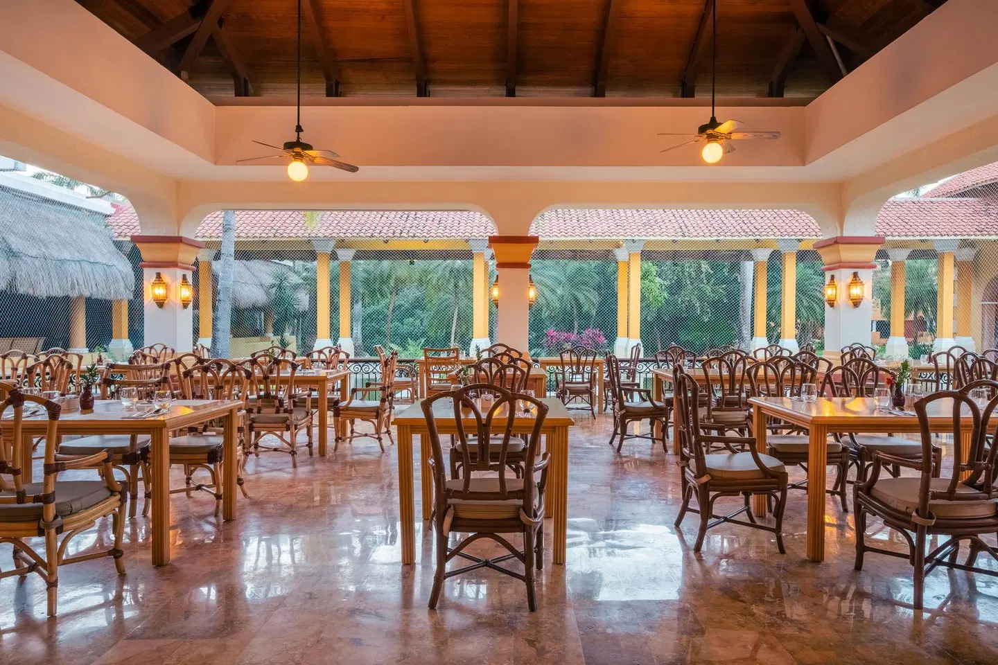 Iberostar Waves Paraiso Beach Restaurant