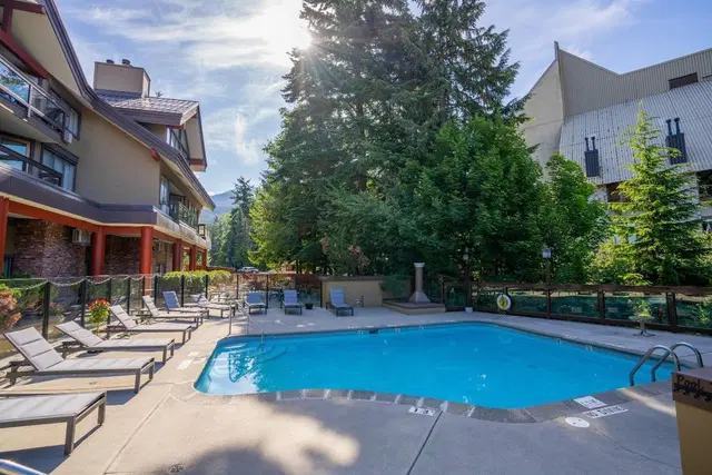 Whistler Village Inn & Suites OUTDOOR_POOL