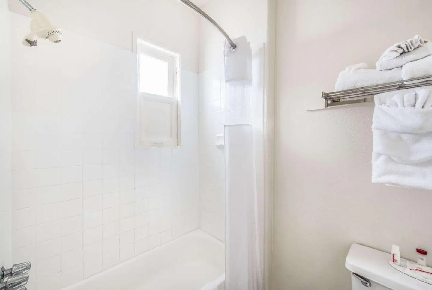 Ramada by Wyndham San Diego Gaslamp Convention Center Badezimmer