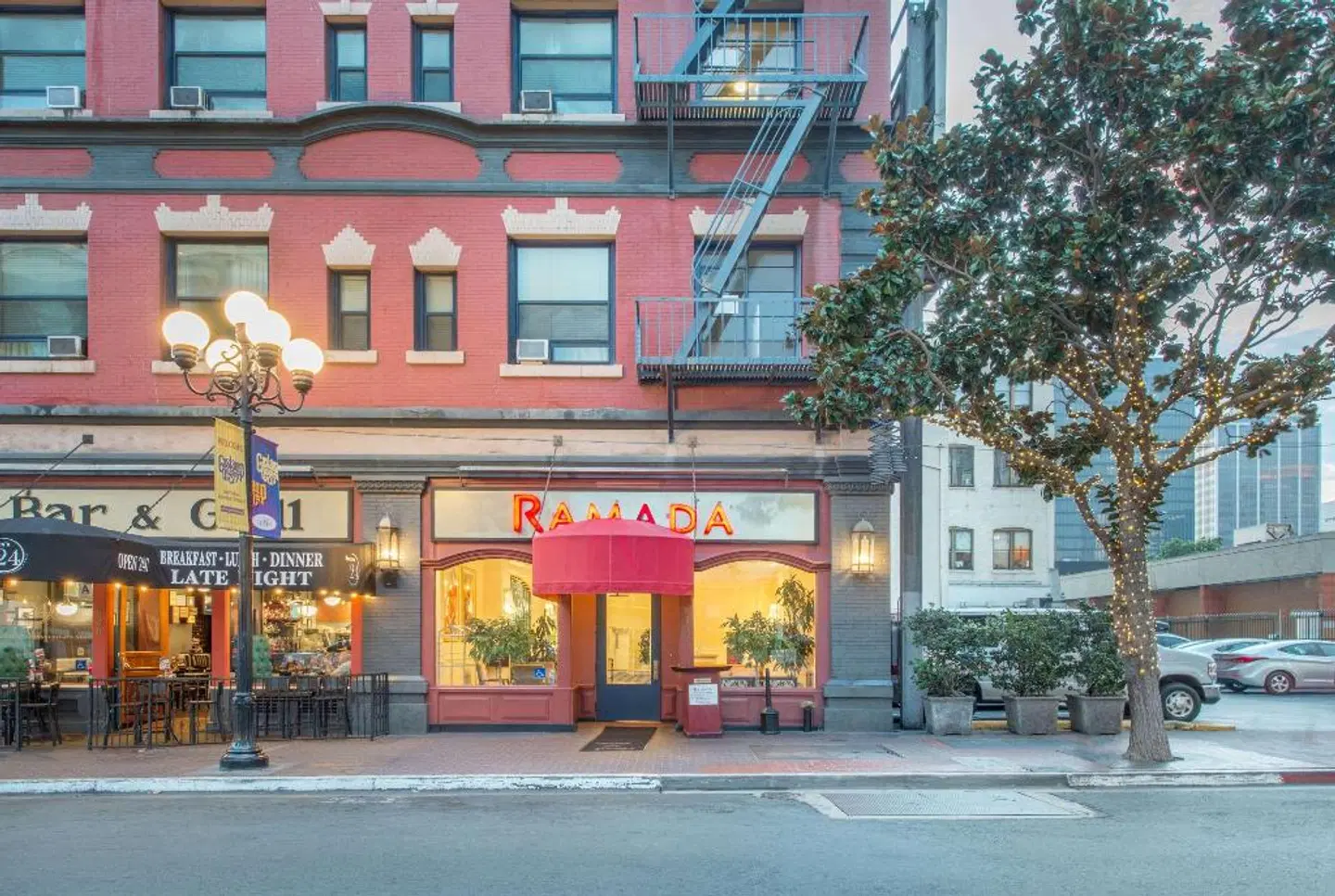 Ramada by Wyndham San Diego Gaslamp Convention Center EXTERIOR