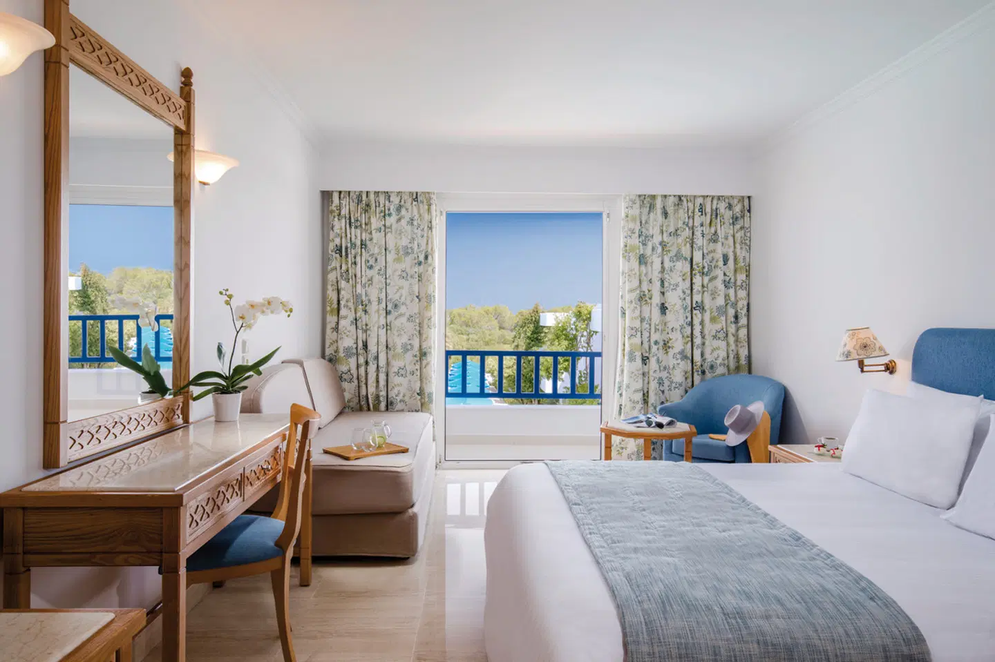 Mitsis Ramira ROOM_EXAMPLE