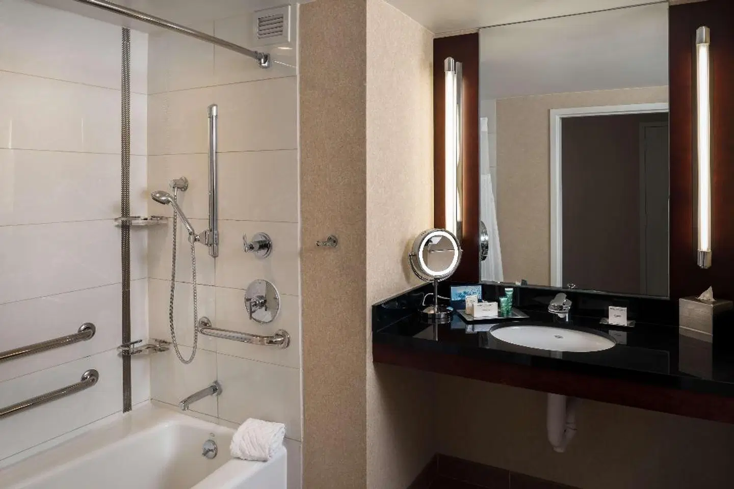 Hilton Charlotte Uptown Badezimmer