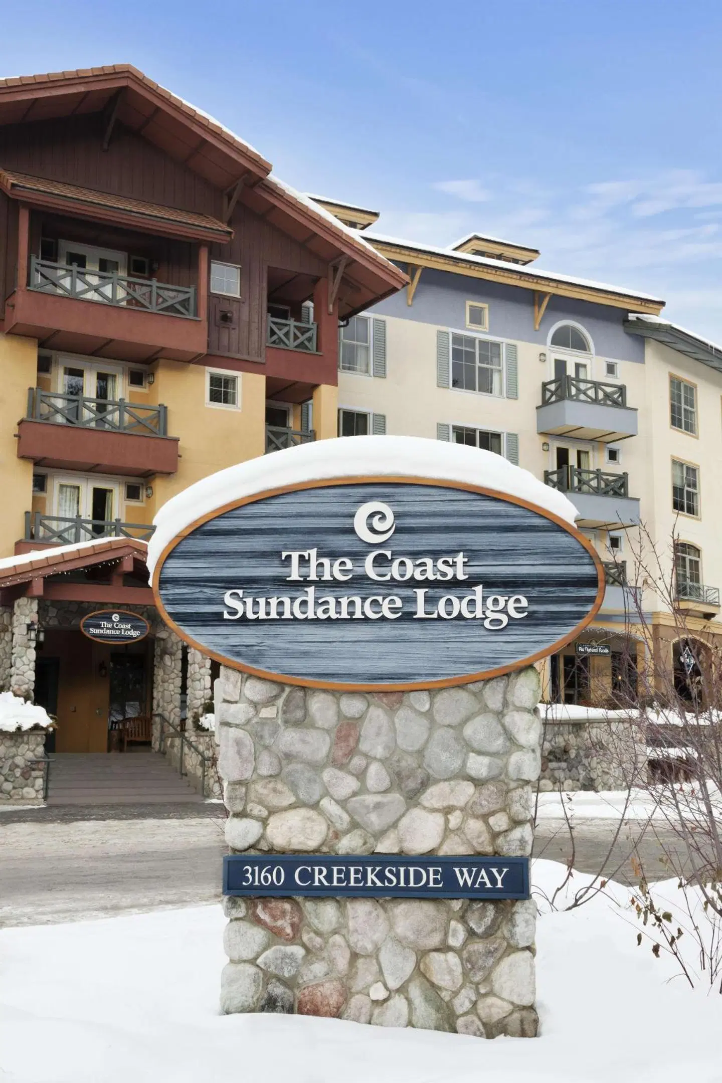 Sun Peaks Resort - Coast Sundance Lodge EXTERIOR