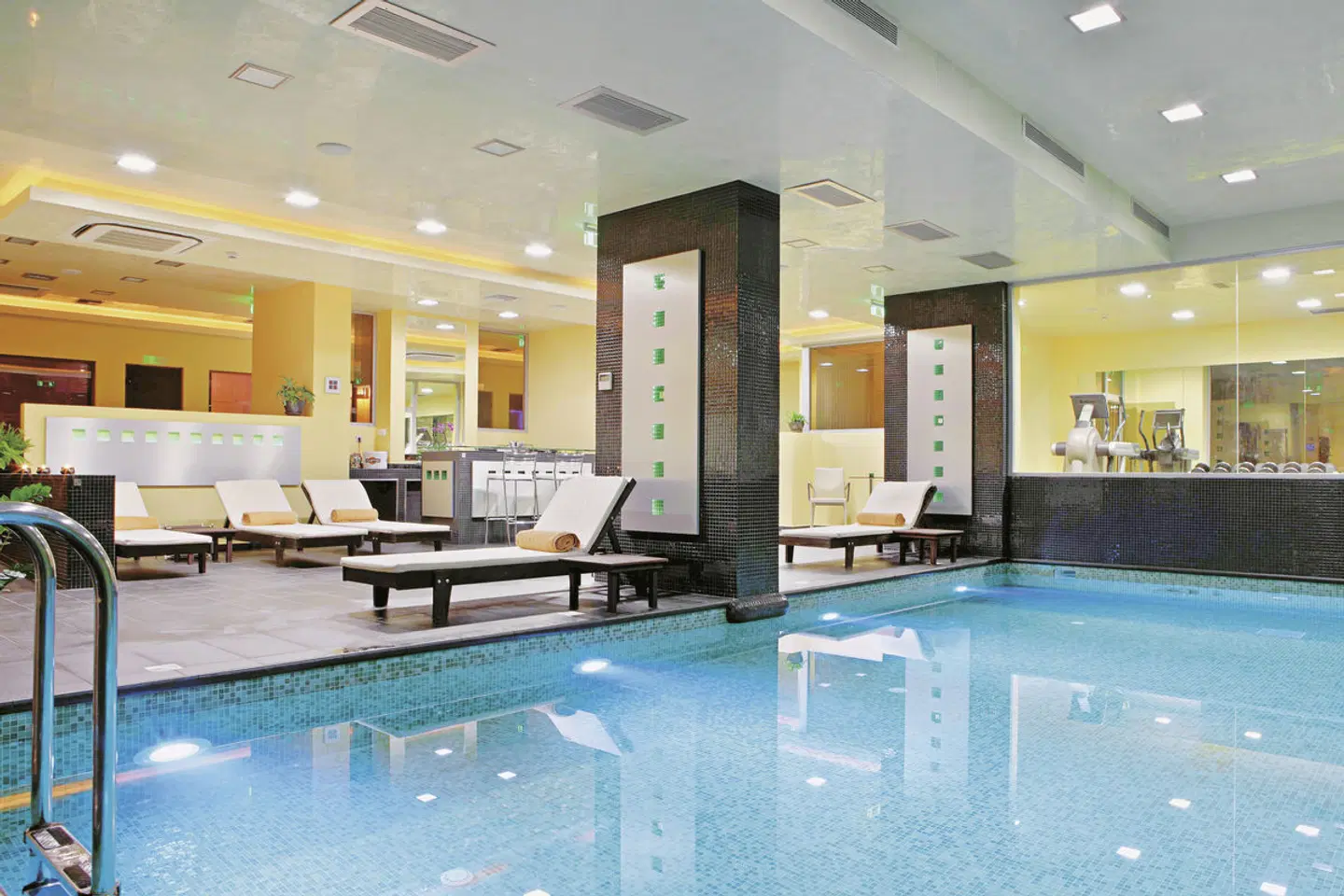 Royal Paradise Beach Resort & Spa Hallenbad