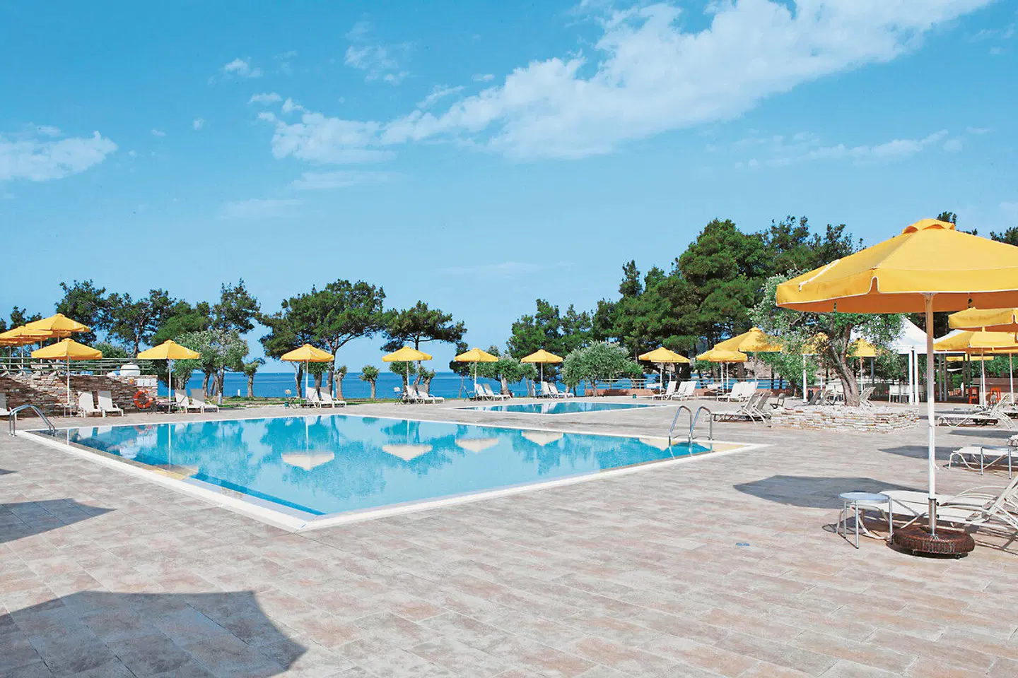Royal Paradise Beach Resort & Spa OUTDOOR_POOL