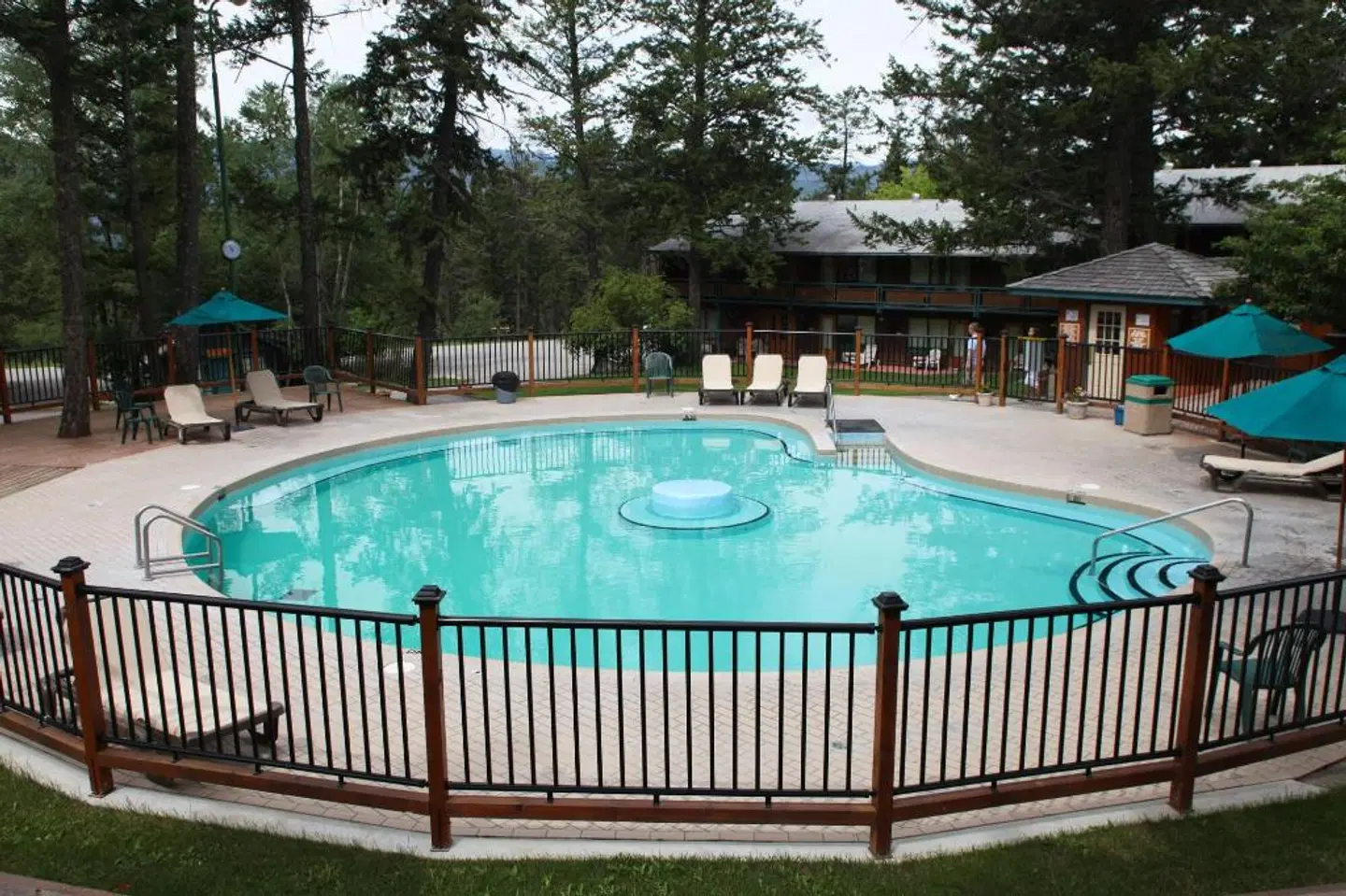 Fairmont Hot Springs Resort OUTDOOR_POOL