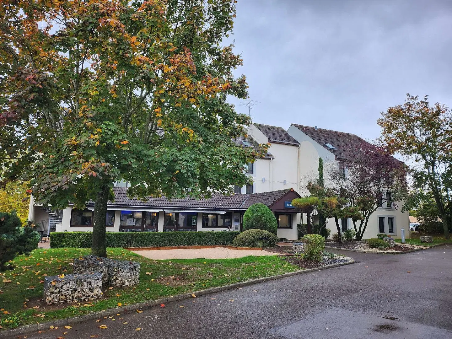 Kyriad Dijon Est Mirande EXTERIOR