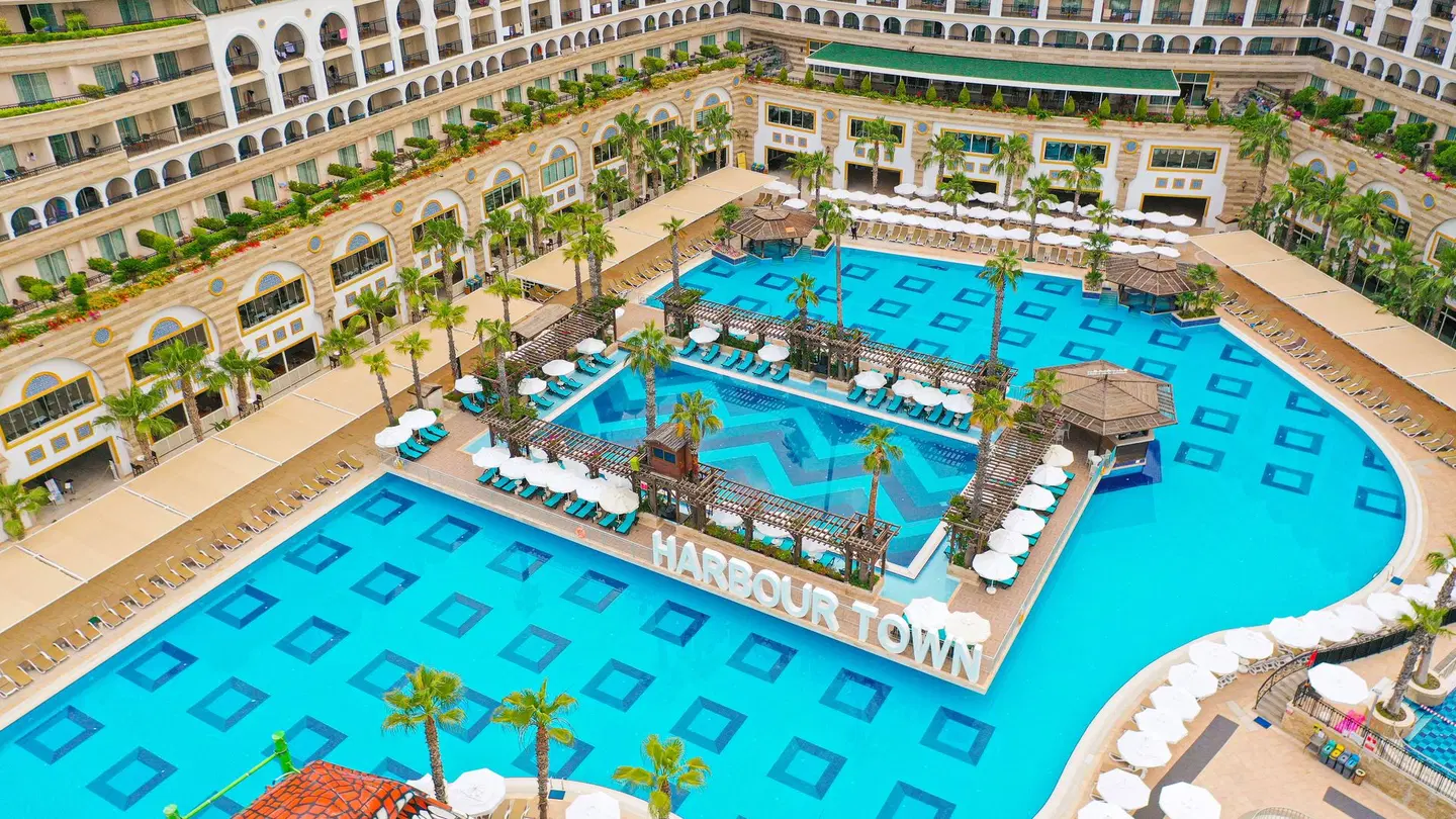 Crystal Sunset Pearl Collection OUTDOOR_POOL