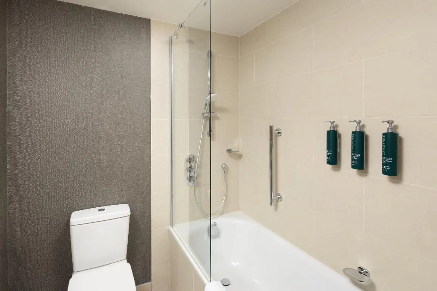 DoubleTree by Hilton Hotel Luxembourg Badezimmer