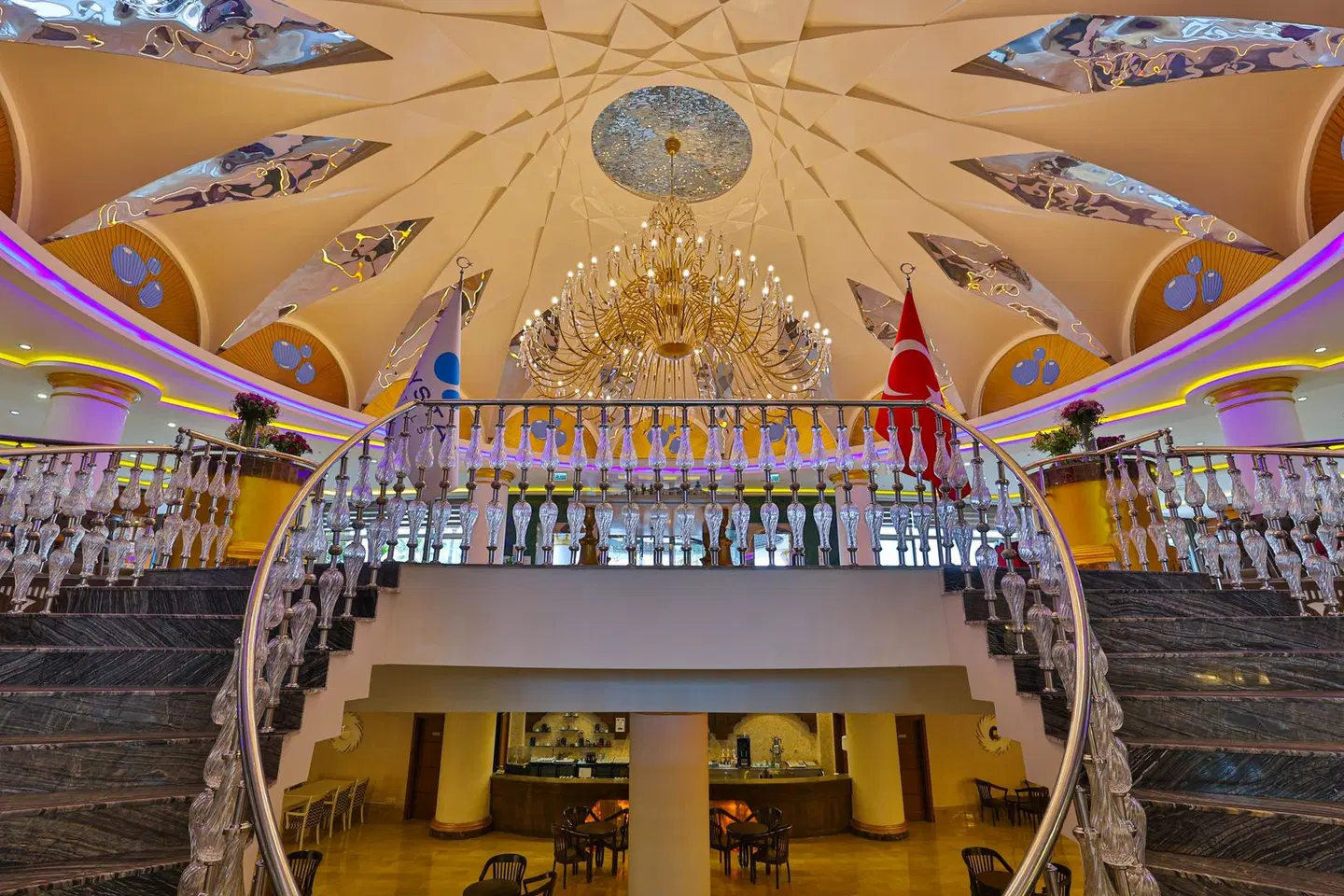 Crystal Sunset Pearl Collection LOUNGE_LOBBY