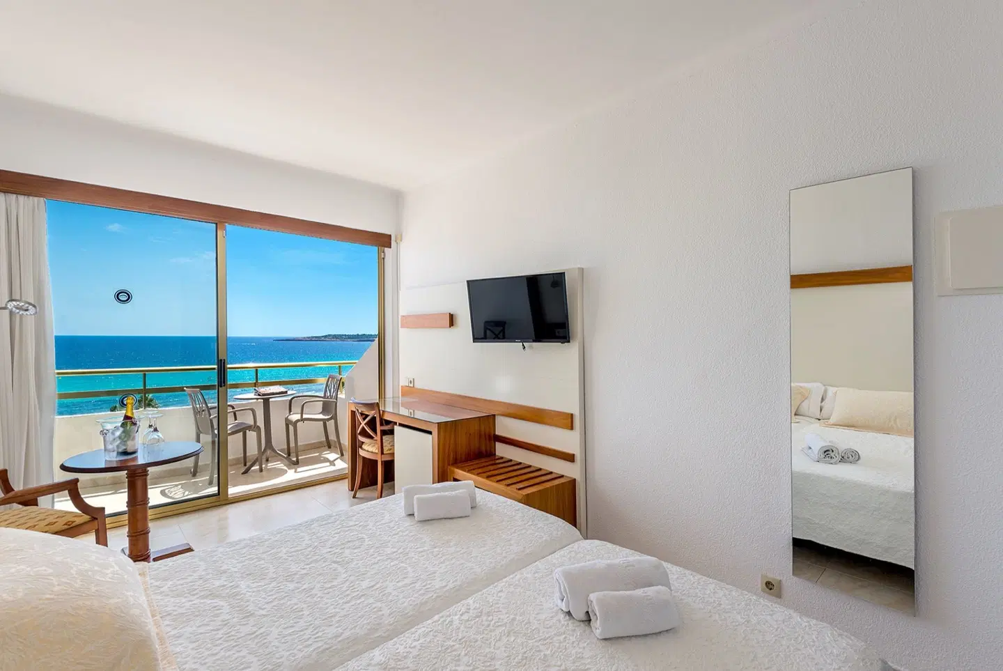 Biniamar ROOM_EXAMPLE