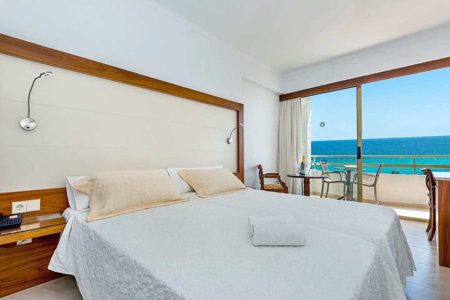 Biniamar ROOM_EXAMPLE