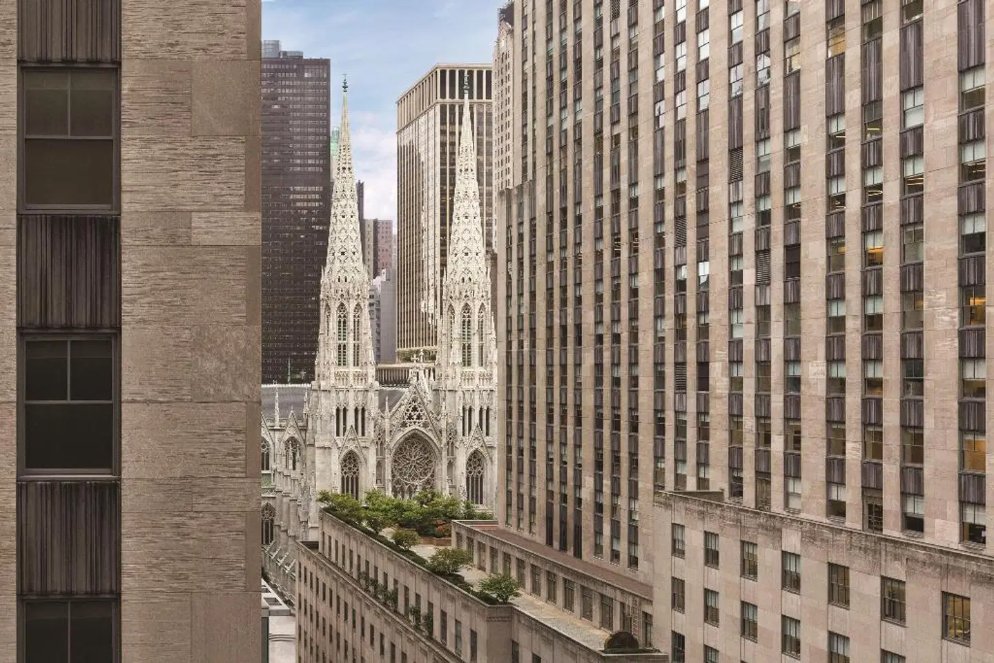 DoubleTree by Hilton New York Midtown Fifth Ave EXTERIOR