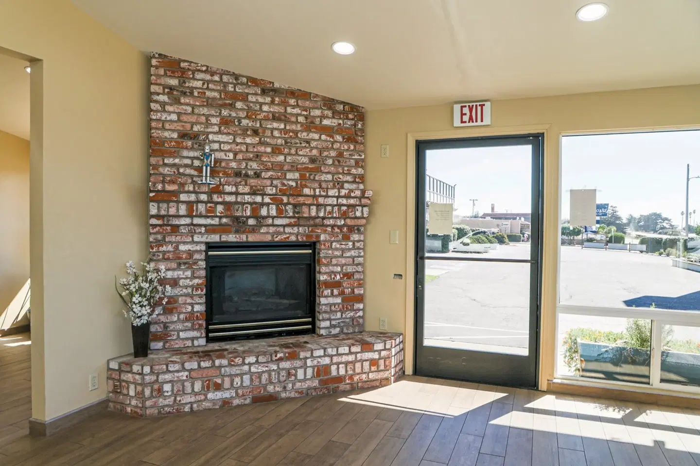 Silver Surf Motel ROOM_EXAMPLE