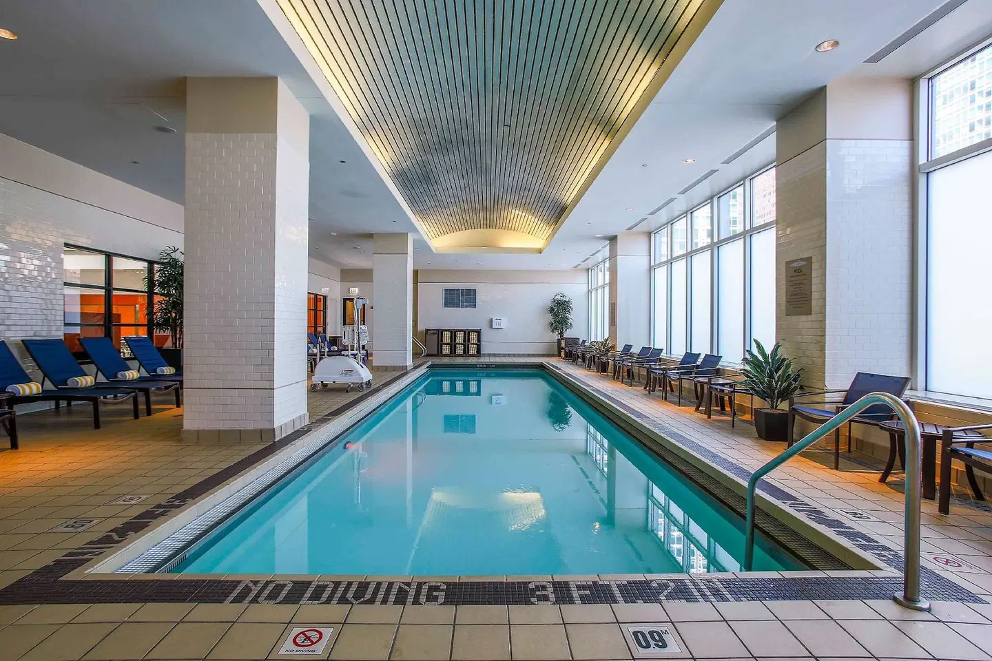 Embassy Suites by Hilton Chicago Downtown Magnificent Mile Hallenbad