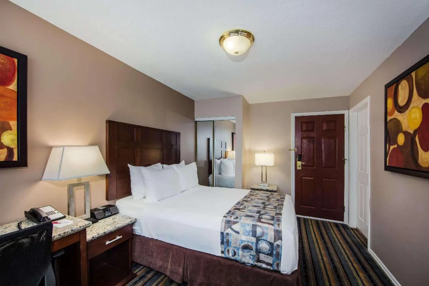 Quality Inn & Suites Downtown Vancouver ROOM_EXAMPLE