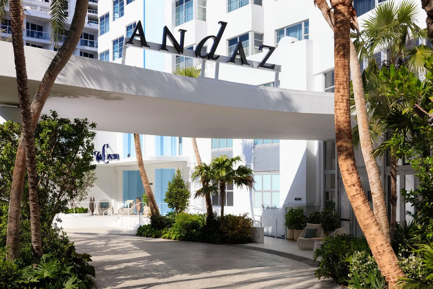 The Confidante Miami Beach EXTERIOR