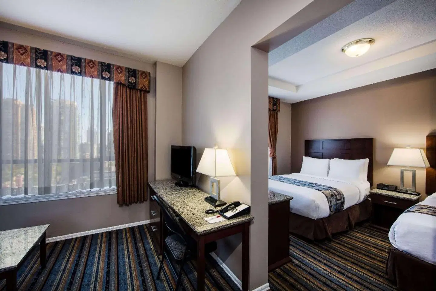 Quality Inn & Suites Downtown Vancouver ROOM_EXAMPLE