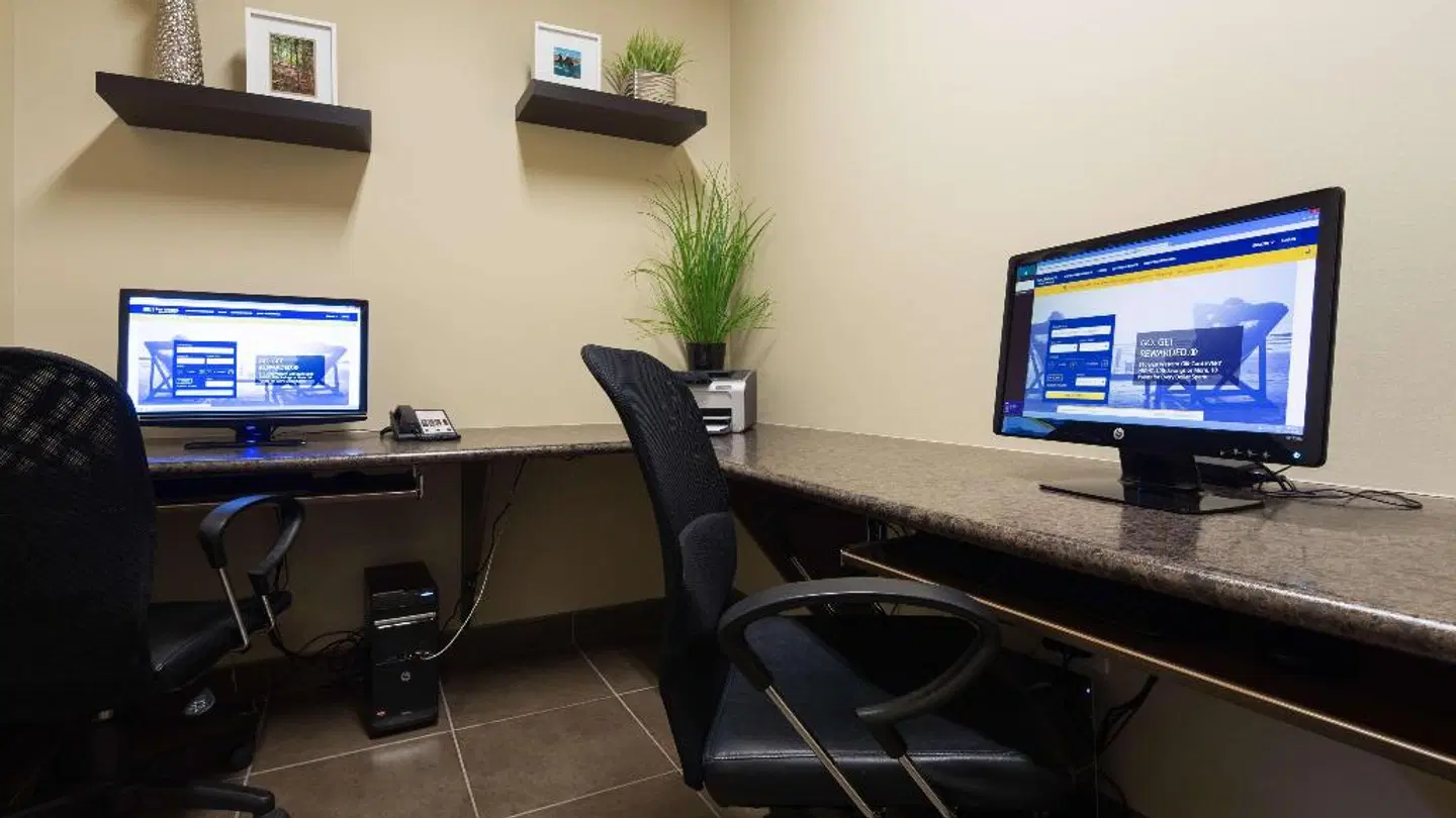 Best Western Plus Saint John Hotel & Suites ROOM_EXAMPLE