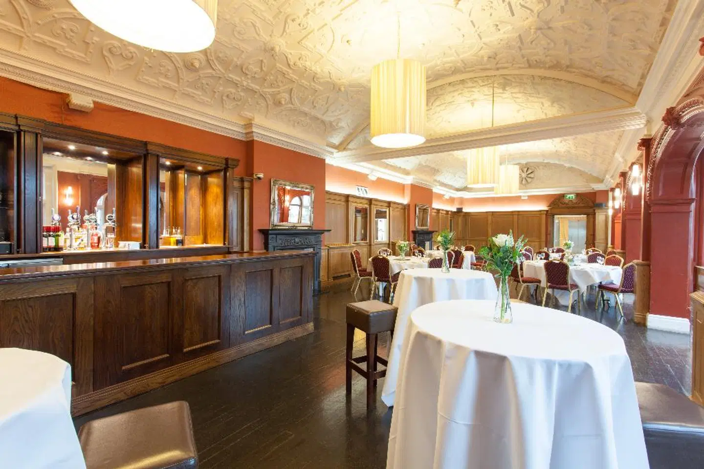 Clayton Crown Hotel London Bar