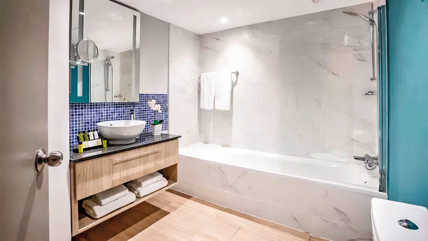 Leonardo Laura Beach & Splash Resort Badezimmer