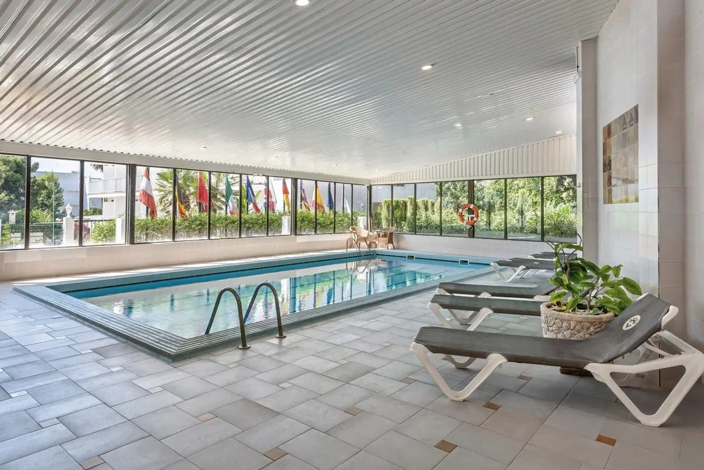 Valentin Grand Park Suite Hotel Hallenbad