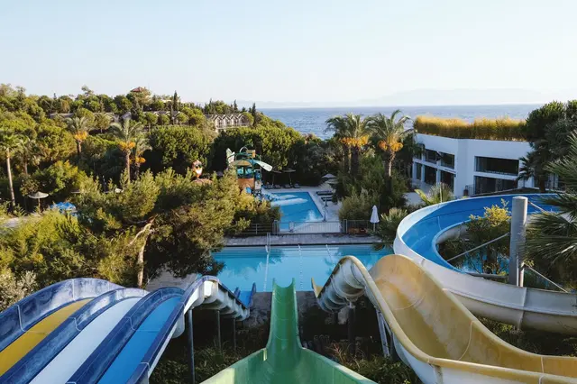 Club Marvy OUTDOOR_POOL