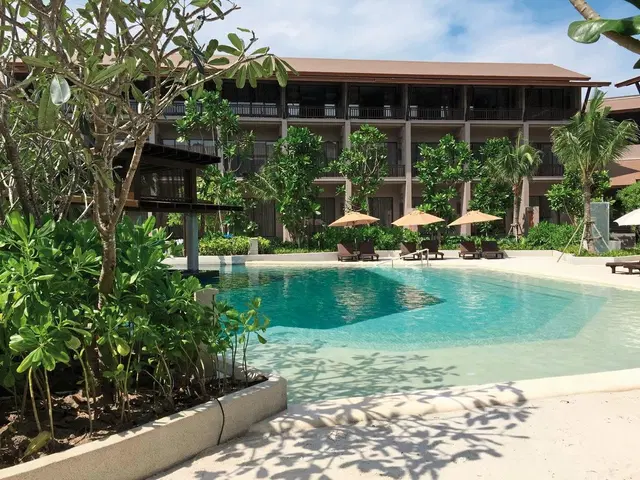 Maehaad Bay Resort OUTDOOR_POOL