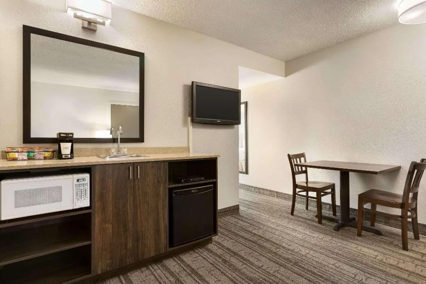 Travelodge Suites New Glasgow ROOM_EXAMPLE
