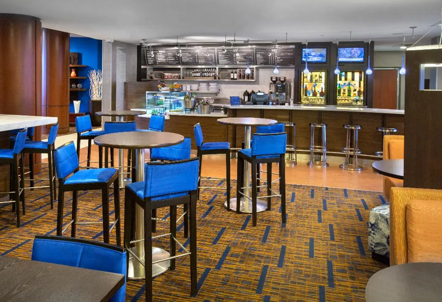 Courtyard by Marriott Boston-South Boston Bar