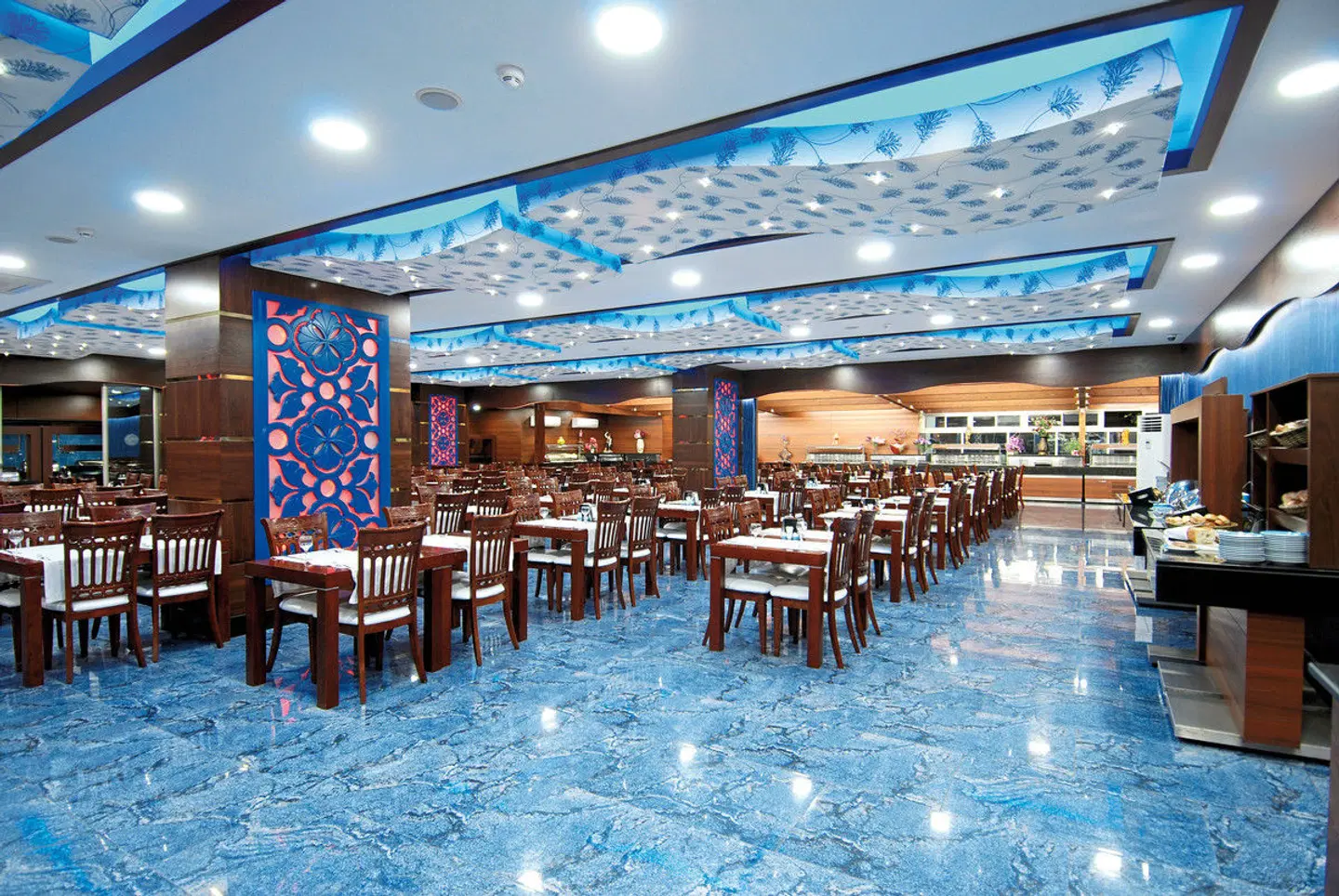 Grand Zaman Garden Bar