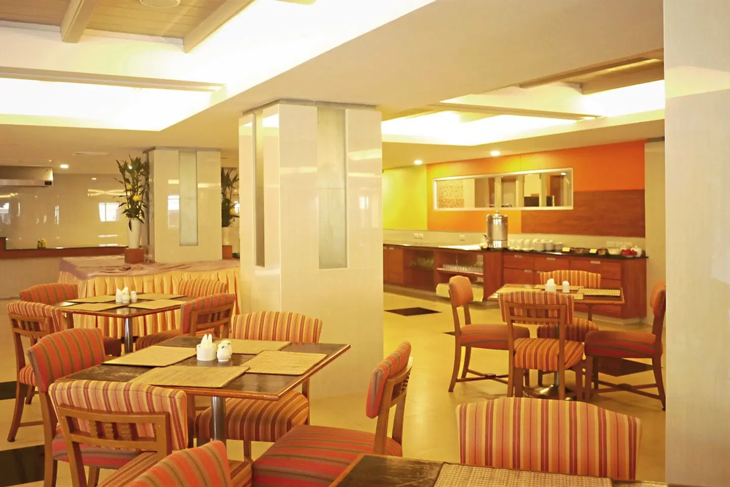 Long Beach Cha Am Resort Bar