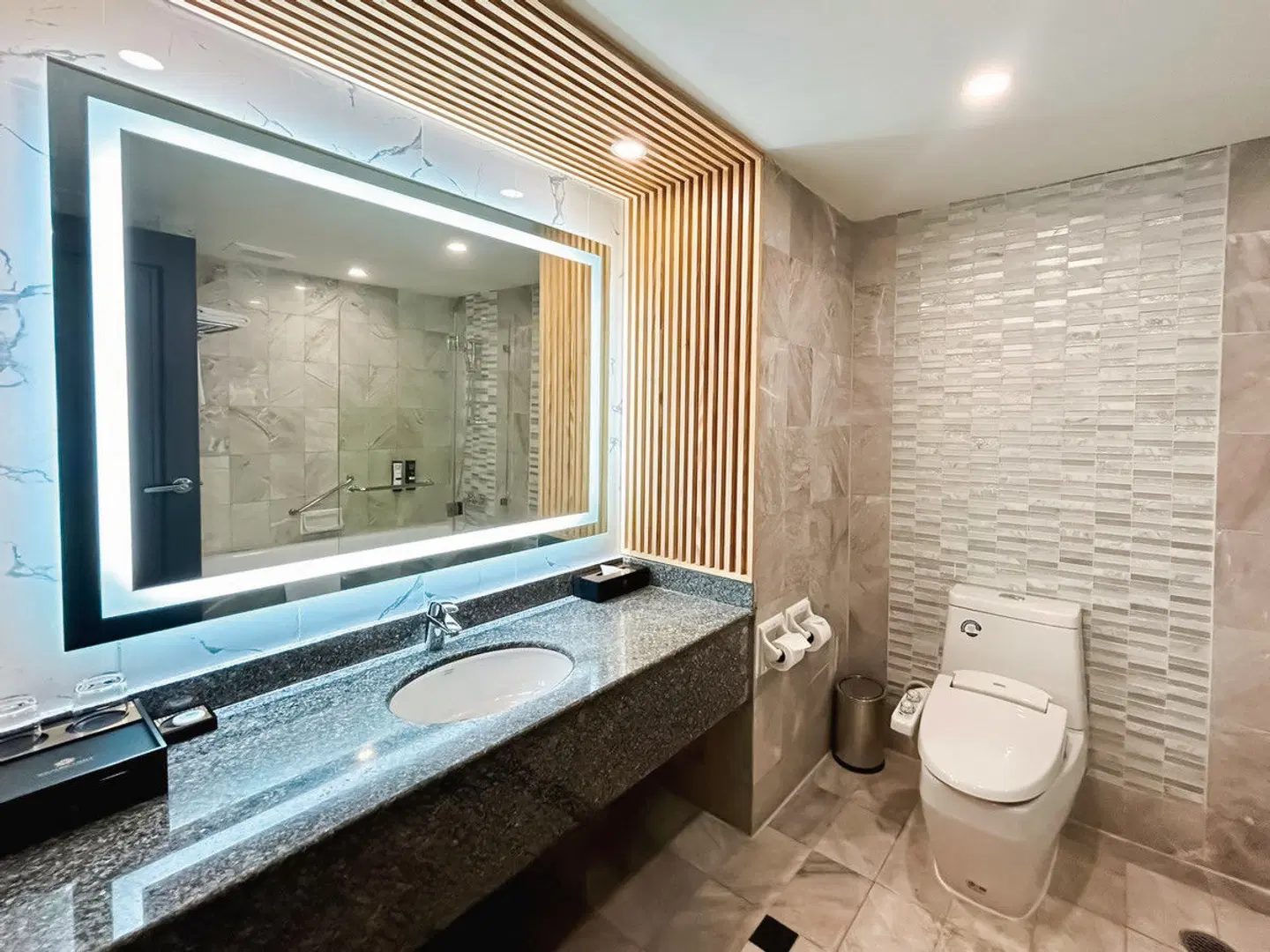 Rembrandt Hotel Bangkok Badezimmer