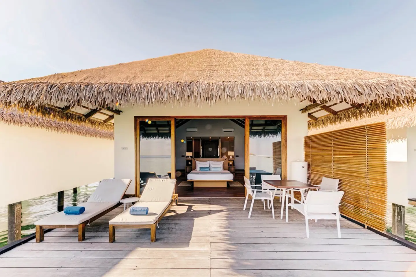 Cinnamon Velifushi Maldives Terrasse