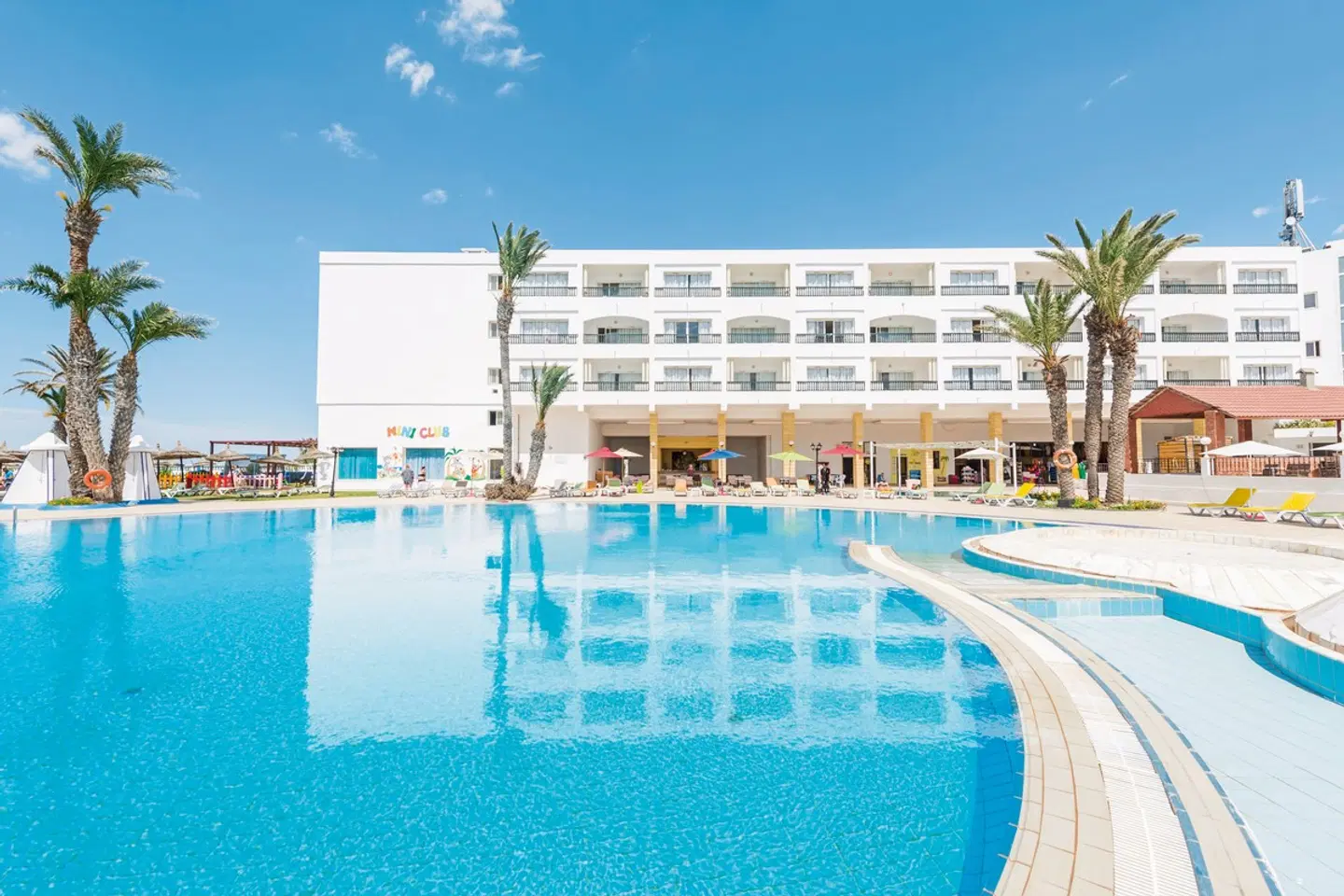 Le Soleil Bella Vista OUTDOOR_POOL