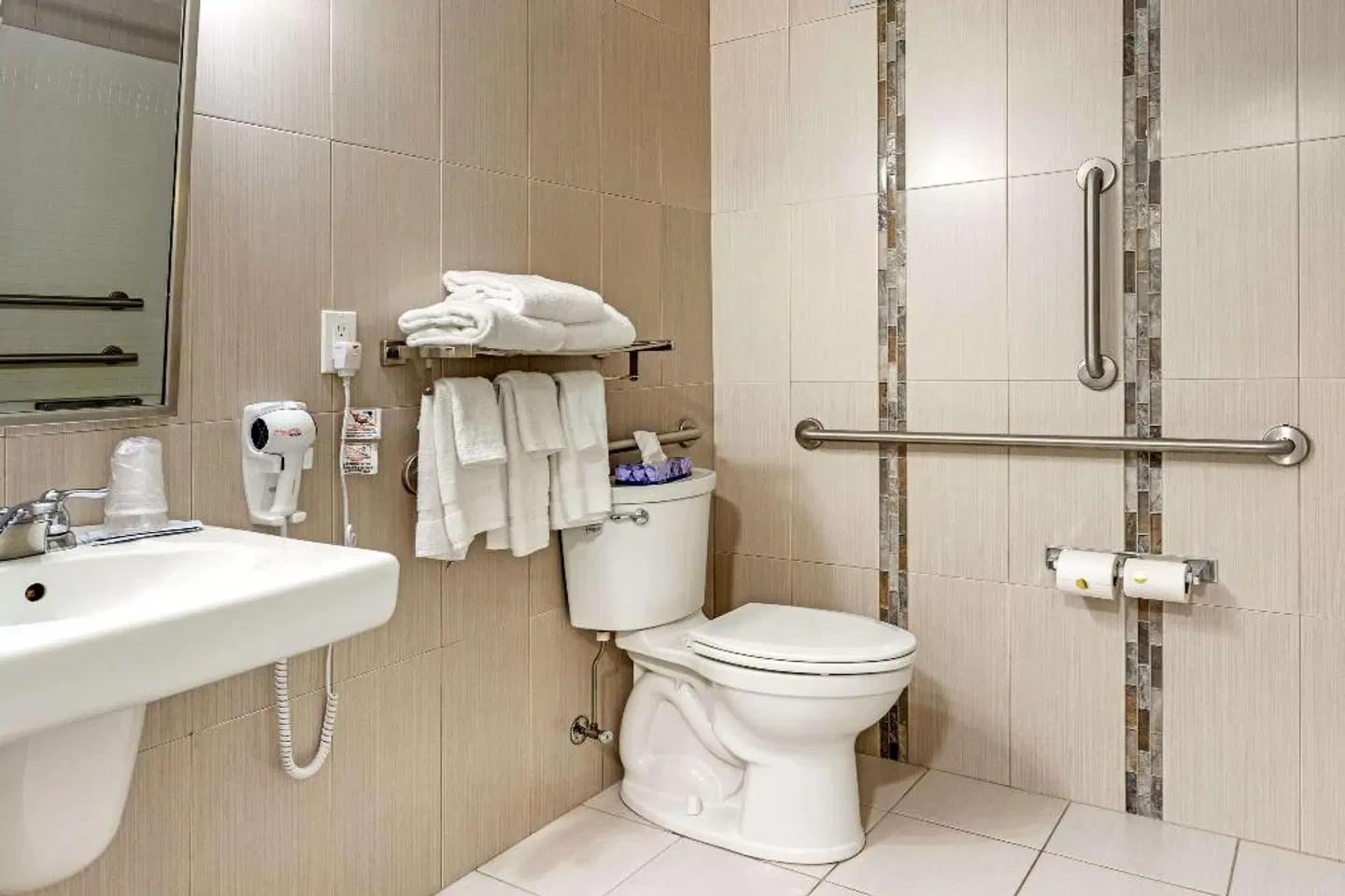 Econo Lodge Hicksville Badezimmer