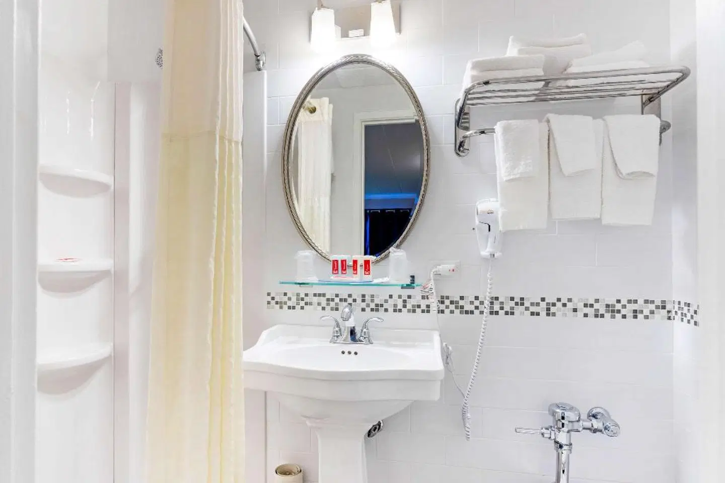 Econo Lodge Hicksville Badezimmer