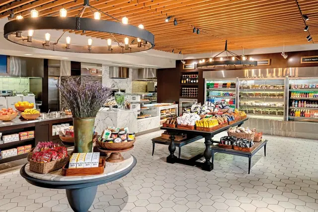 New York Hilton Midtown Bar