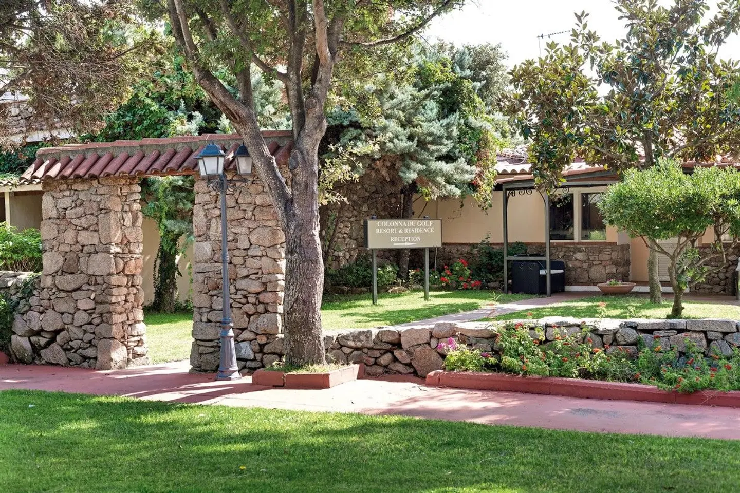 Colonna Hotel Du Golf EXTERIOR