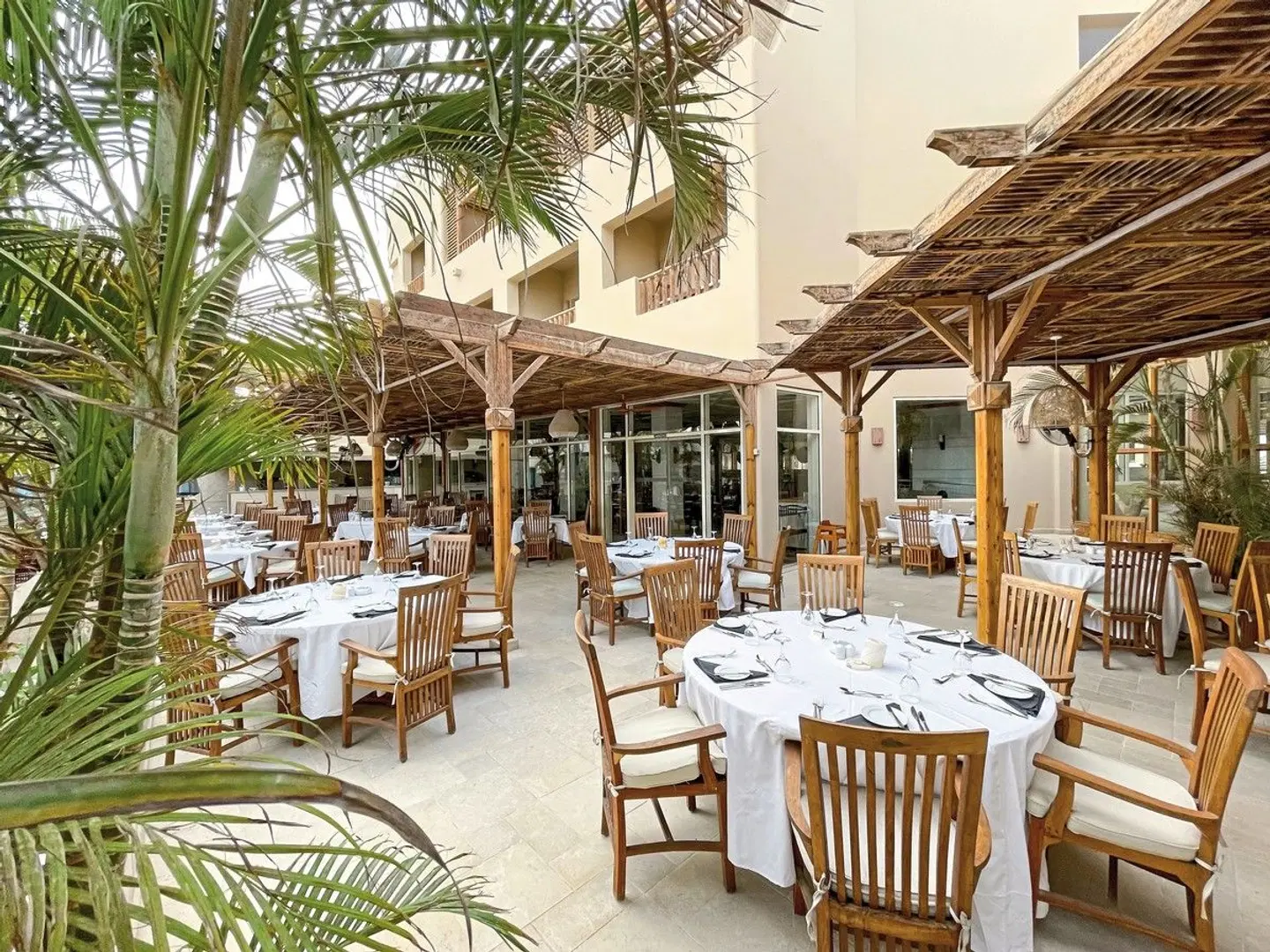 The Breakers Diving & Surfing Lodge Restaurant