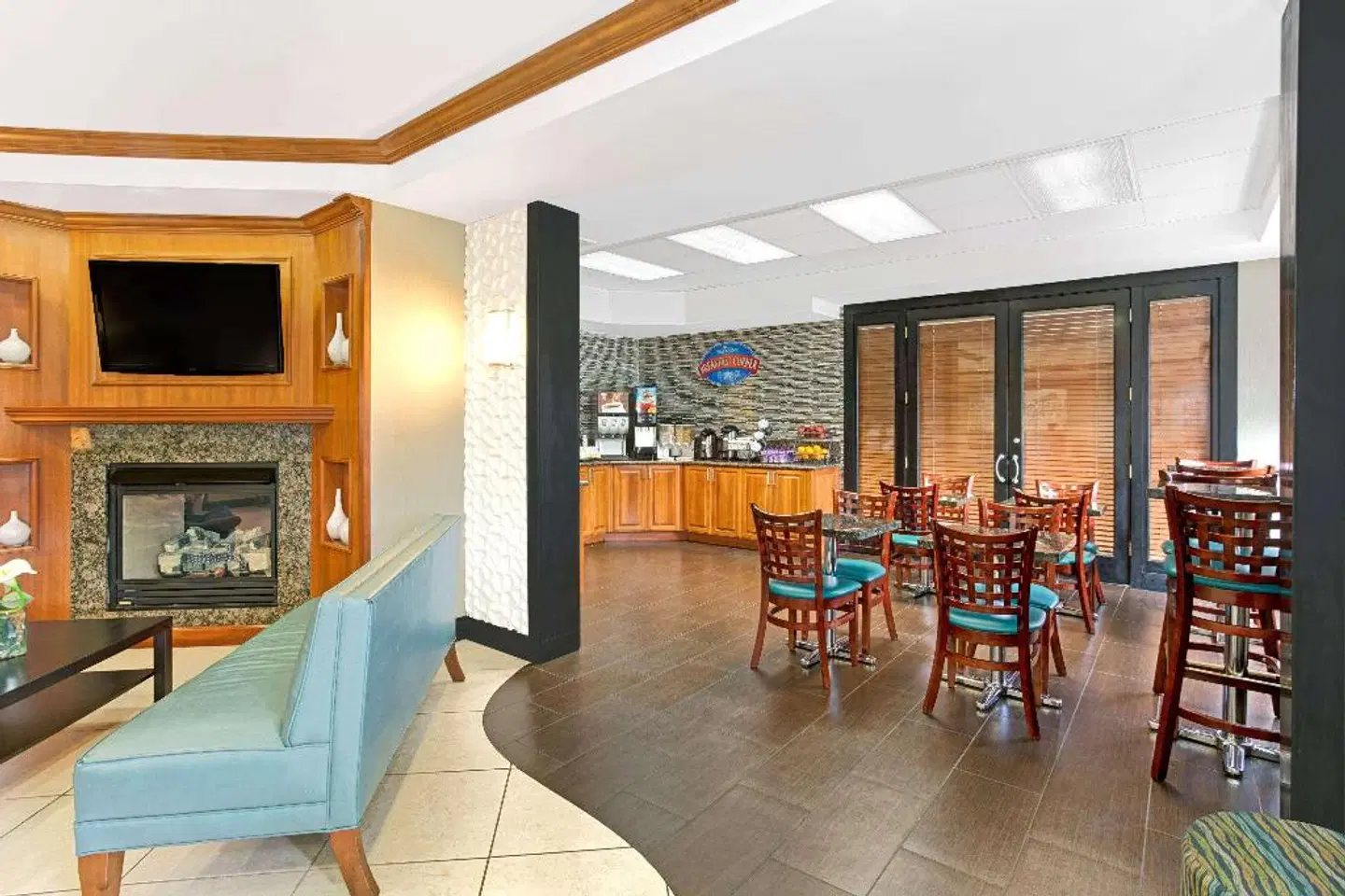 Spark By Hilton Miami Doral Bar