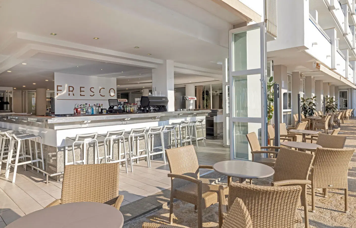 Alua Gran Camp de Mar Bar