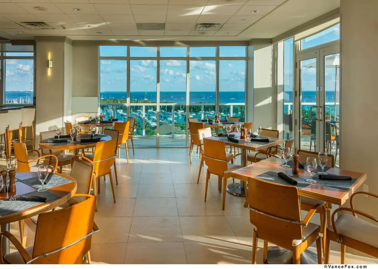 Arya Hotel & Suites Coconut Grove Restaurant