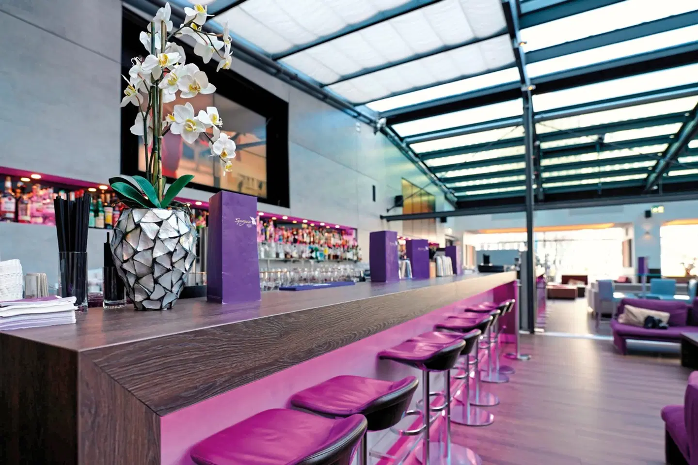 Park Inn by Radisson Berlin Alexanderplatz - inkl. Eintrittskarte DFB Pokalfinale Bar