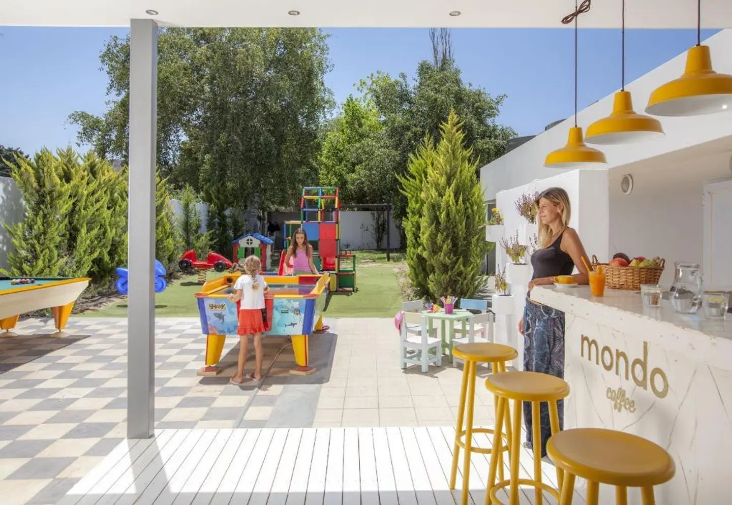 Kipriotis Maris Suites PEOPLE