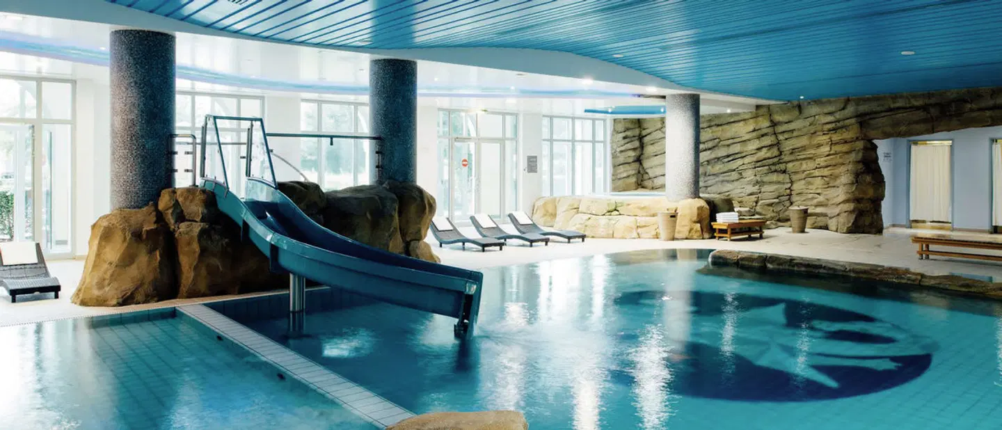 Dream Castle Paris Hallenbad