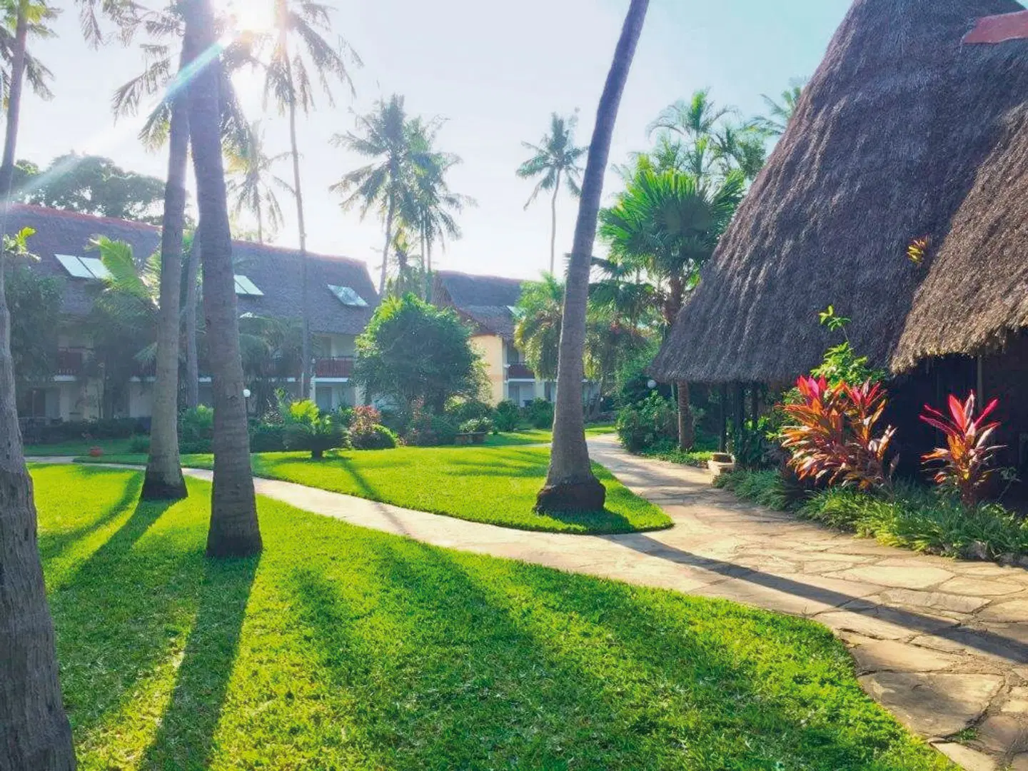 Bahari Beach Hotel Garten