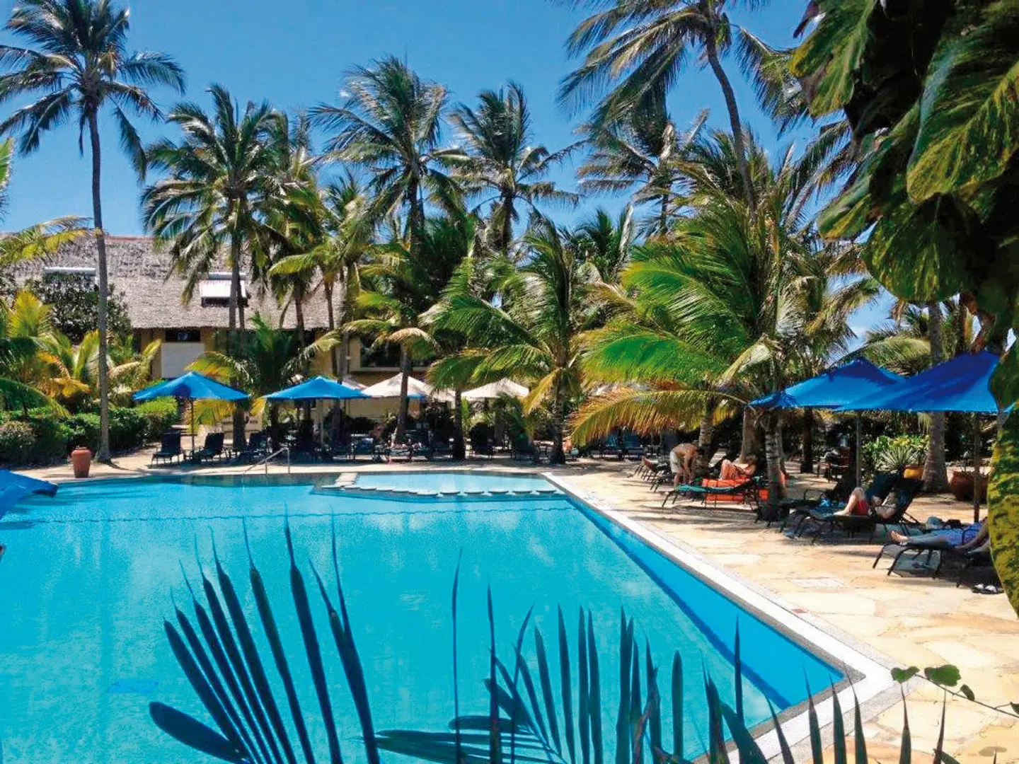 Bahari Beach Hotel OUTDOOR_POOL